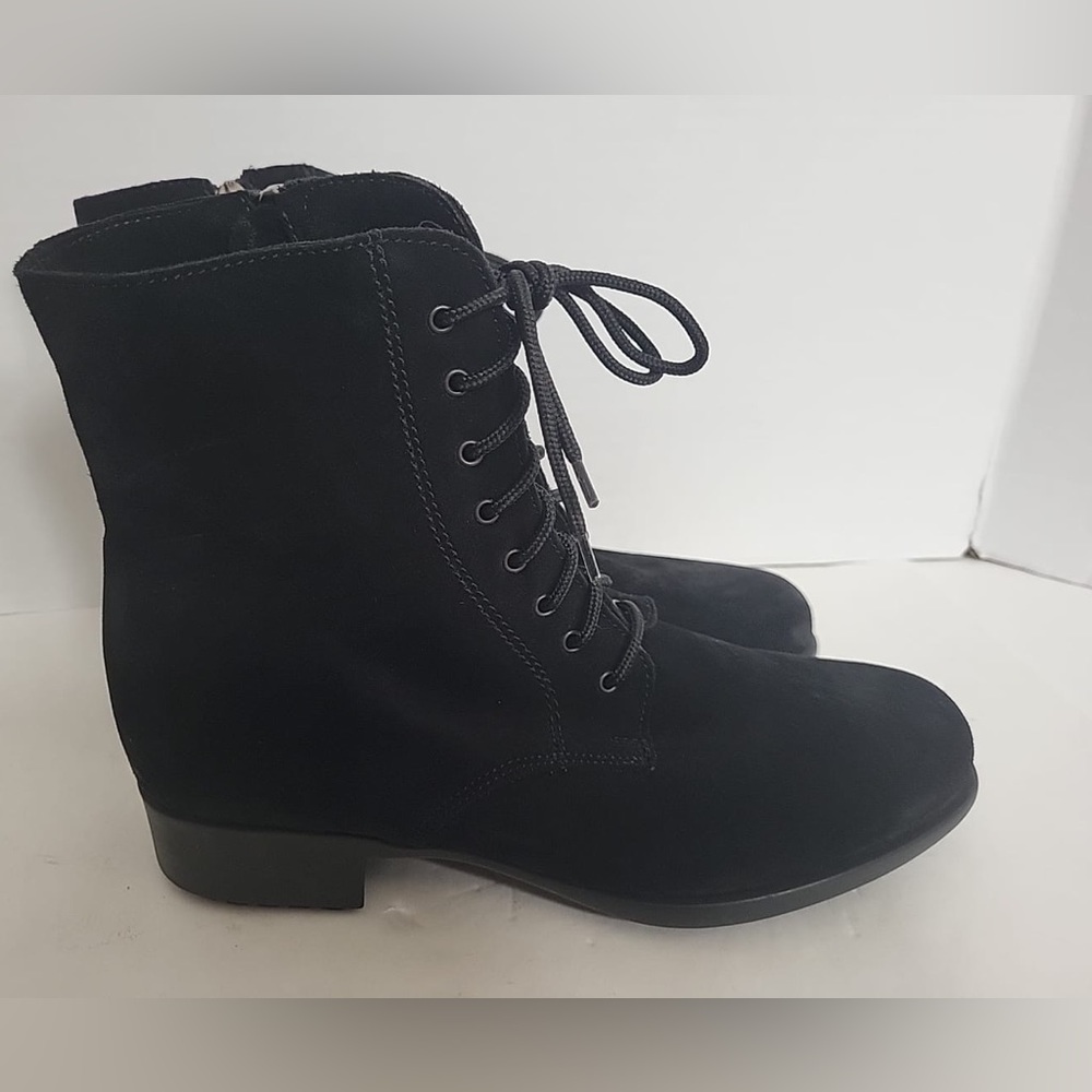 La Canadienne Spidey Suede Boots black size 9.5